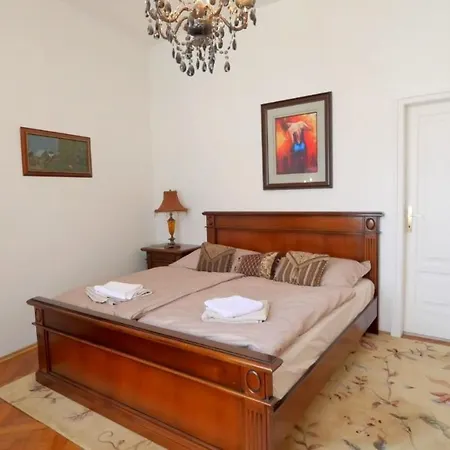 Velky 3i Apartman V Centre Mesta * Bratislava