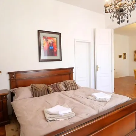 Velky 3i Apartman V Centre Mesta Apartment Bratislava