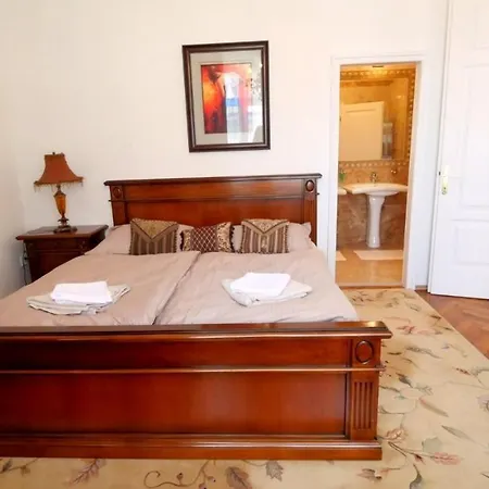 Velky 3i Apartman V Centre Mesta Apartment *