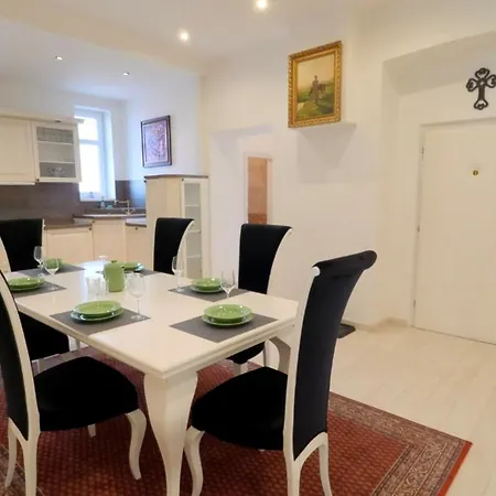 Velky 3i Apartman V Centre Mesta * Bratislava