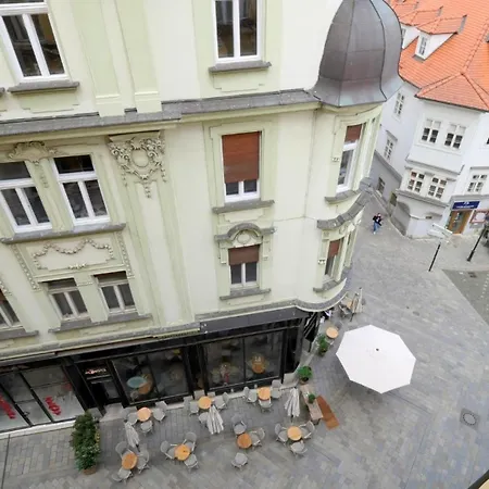Velky 3i Apartman V Centre Mesta Apartment